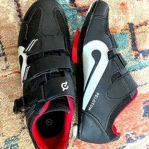 Men’s size 43 (same as size 10) shoes.